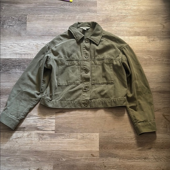 Old Navy Boxy Crop Utility Jacket - Picture 2 of 5